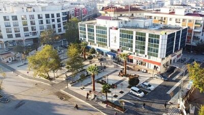Menderes Belediyesi kadınlar için pilates kursuna katılan kadınlar için doğa