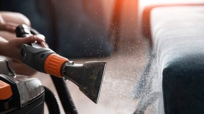Evlerde kullanılan yatak, koltuk ve halı gibi kumaş yüzeyler, zamanla