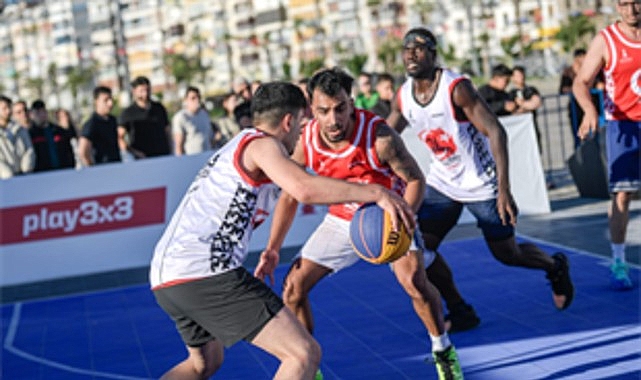 İzmir Büyükşehir Belediyesi’nin Alsancak Gündoğdu Meydanı’nda ilk kez düzenlediği 3X3