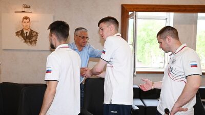 Rusya Görme Engelliler Futbol Milli Takımı Antrenör ve sporcuları, Kemer