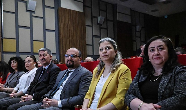Çankaya Belediyesi Aşık Veysel Engelsiz Yaşam Merkezinde eğitim alan gençler,
