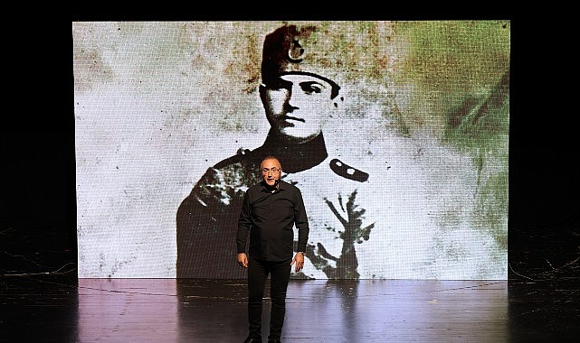 Sunay Akın “Cumhuriyete Giden Yol” gösterisiyle Sefaköy Kültür ve Sanat