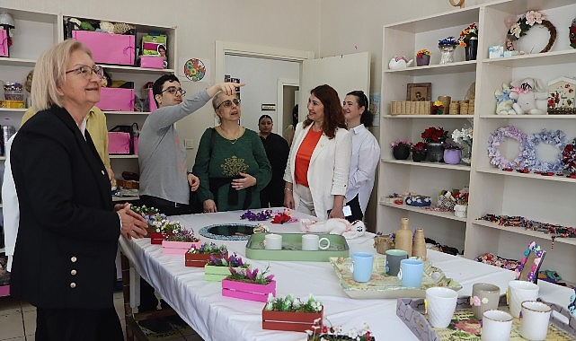 Maltepe Belediyesi Üreten Engelliler Merkezi’nde eğitim alan kursiyerlerin yıl sonu