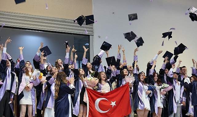 Dokuz Eylül Üniversitesi Eğitim Fakültesinin 2025-2026 Akademik Yılı Mezuniyet Töreni,