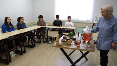 Kocaeli Büyükşehir Belediyesi’nin gençlere yönelik eğitim ve gelişim projelerinden biri