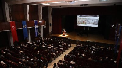 Türkiye Cumhuriyeti’nin ilk üniversitesi olarak 13 Haziran 1946’da kurulan “Devletin
