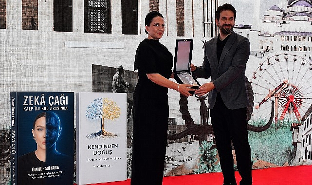 Araştırmacı yazar Ümmühani Kara, Ankara Divan Otelde  AHİD tarafından bu