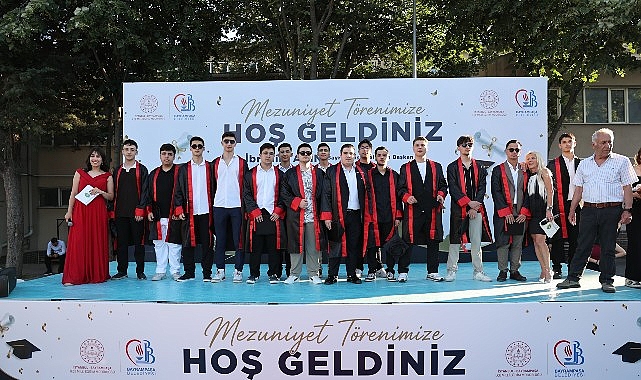 İstanbul Bayrampaşa Belediyesi tarafından ilçedeki liselerin son sınıf öğrencileri için