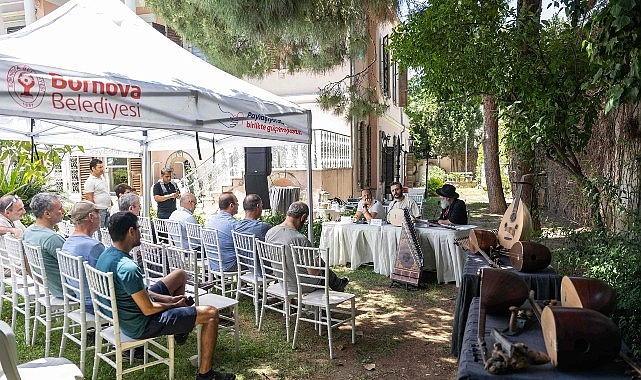 Bornova Belediyesi tarafından Atatürk Kitaplığı Bahçesi’nde düzenlenen “Çalgı Yapım Tanıtım