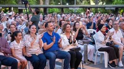 Bornova Belediyesi tarafından geleneksel hale getirilen Halk Dansları Festivali, bu