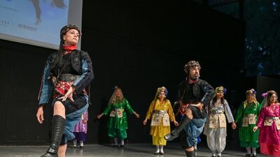 Bornova Belediyesi Hobi ve Beceri Edindirme Kursları kursiyerleri, "Dansın Renkleri