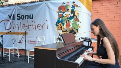 Bornova Belediyesi Hobi ve Beceri Edindirme Kurs Merkezi bahçesinde düzenlenen