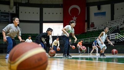 Bornova Belediyesi, çocuklar ve yetişkinlere yönelik Yaz Spor Kursları için