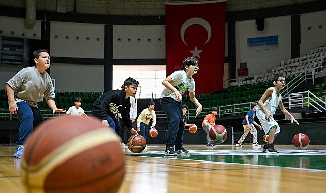 Bornova Belediyesi, çocuklar ve yetişkinlere yönelik Yaz Spor Kursları için