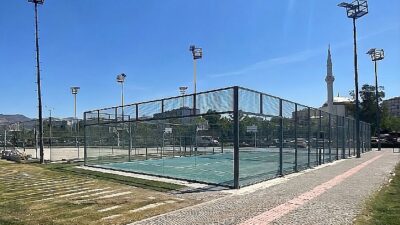 İzmir Büyükşehir Belediyesi, Bostanlı Sahili’nde padel sporu için iki yeni
