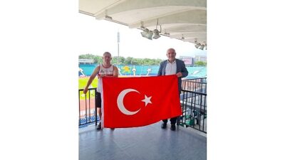 Canik Belediye Başkanı İbrahim Sandıkçı, dünya şampiyonu olan Canikli sporcu
