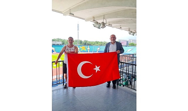 Canik Belediye Başkanı İbrahim Sandıkçı, dünya şampiyonu olan Canikli sporcu