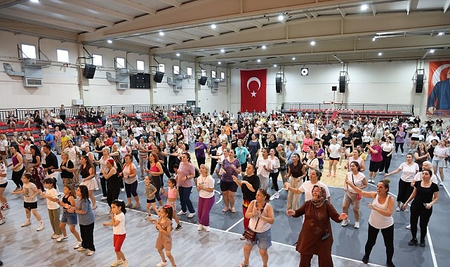 Çiğli Belediyesi tarafından düzenlenen Aerobik ve Dans Gecesi, Atatürk Kapalı