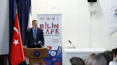 Etkinlikte, Dokuz Eylül Üniversitesi Bergama Meslek Yüksekokulu Müdürü Prof.