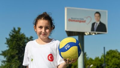 Osmangazi Belediyesi’nin bu yıl ikinci kez düzenlediği Mini Voleybol Şenliği,