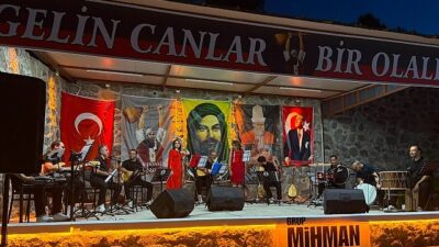 Dikili Alevi Kültür Dernekleri’nin ev sahipliğinde düzenlenen “Gönülden Dile Türküler”