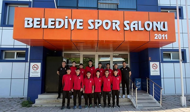 İnegöl Belediyespor midi erkekler voleybol takımı, TVF tarafından Eskişehir’de düzenlenen