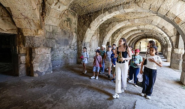 İzmir Büyükşehir Belediyesi, çocukların kültürel miras bilinci kazanması amacıyla başlattığı