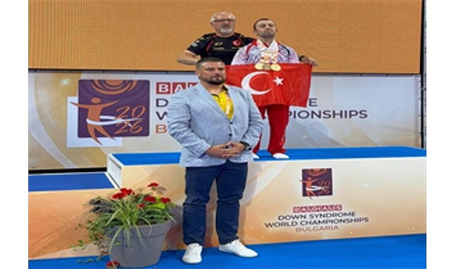 İzmir Büyükşehir Belediyesi’nin özel sporcularından Alper Öztürk, Bulgaristan’da düzenlenen Down
