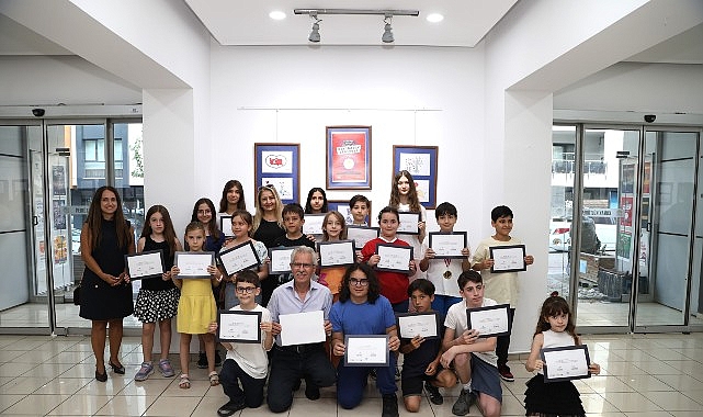Nilüfer Belediyesi’nin sanat atölyelerinde eğitim alan çocuk kursiyerlerin yıl boyunca