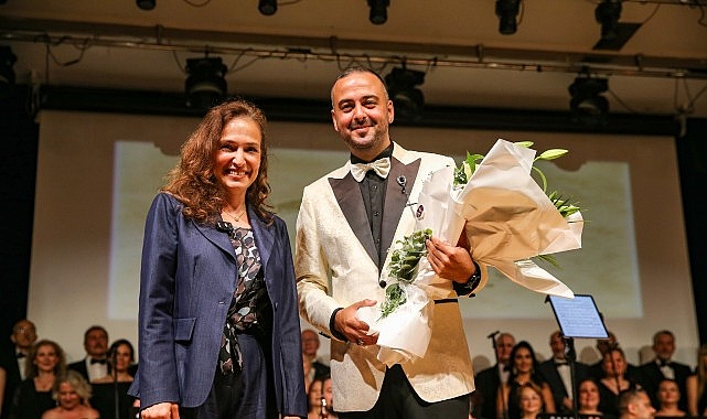 Karşıyaka Belediyesi Türk Sanat Müziği Korosu, düzenledikleri yaz konseri ile