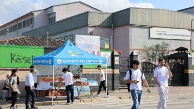 Kartepe Belediyesi Yükseköğretim Kurumları Sınavı (YKS) maratonunda, geleceğe adım atan