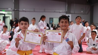 Keçiören Belediyesi bünyesinde karate eğitimi alan altyapı sporcuları, Türkiye Karate