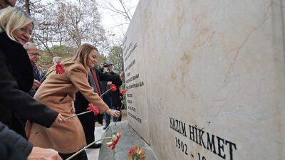 Konak Belediyesi’nin düzenlediği bir dizi etkinlikle Türkiye’nin iki büyük ozanı