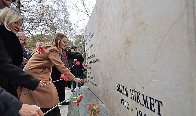 Konak Belediyesi’nin düzenlediği bir dizi etkinlikle Türkiye’nin iki büyük ozanı