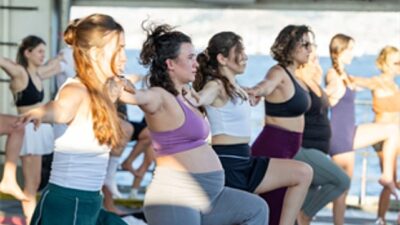 Yoga matları bu kez İzmir Körfezi’ne açılan bir vapurun güvertesine