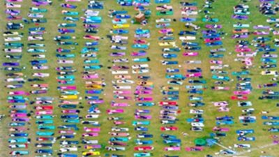 İzmir Büyükşehir Belediyesi’nin 21 Haziran Dünya Yoga Günü kapsamında düzenlediği