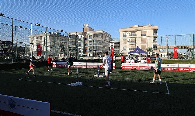 Menderes Belediyesi, Şehit Fırat Yılmaz Çakıroğlu Spor Tesisleri’nde ayak tenisi