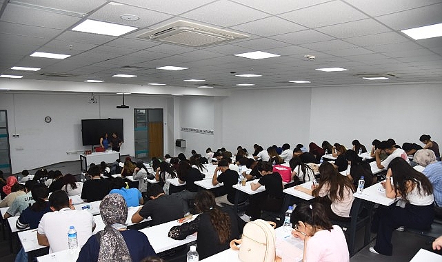 Eğitim yatırımları ve destekleriyle takdir toplayan Menemen Belediyesi, üniversite sınavına