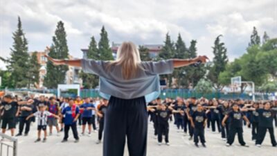 İzmir Büyükşehir Belediyesi tarafından hayata geçirilen “Hareket Et, Eğlen, Güçlen”