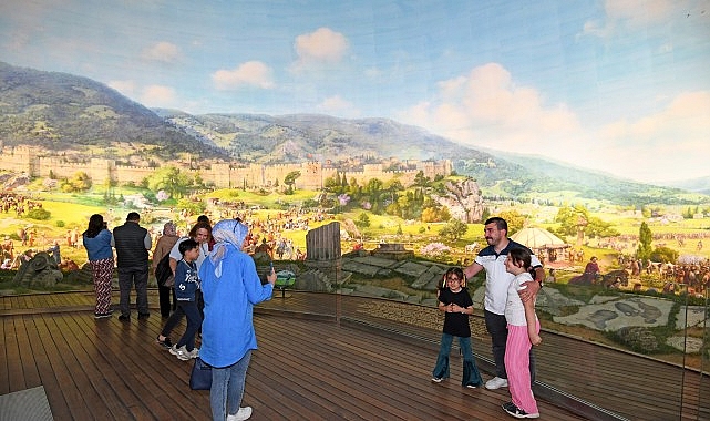 Osmangazi Belediyesi’nin Panorama 1326 Bursa Fetih Müzesi’nde düzenlediği etkinlikte çocuklar