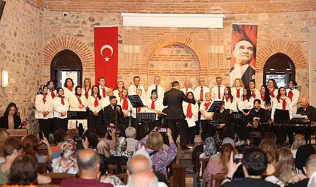 Osmangazi Belediyesi Türk Halk Müziği Topluluğu, dönem sonu konserinde Bursalı