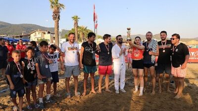 Menderes Belediyesi, ilkini düzenlediği Plaj Voleybolu Turnuvası’nı Özdere Çukuraltı Mahallesi’nde