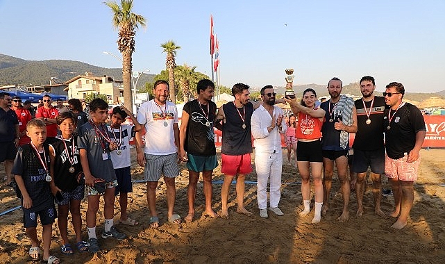 Menderes Belediyesi, ilkini düzenlediği Plaj Voleybolu Turnuvası’nı Özdere Çukuraltı Mahallesi’nde