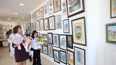 Yaşar Kemal Kültür Merkezi’nde eğitim gören kursiyerlerin eserlerinden oluşan Cam