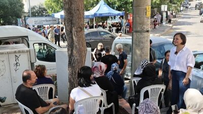 Karabağlar Belediyesi, eğitim yolculuğunda öğrencilerin ve ailelerinin yanında olmaya devam