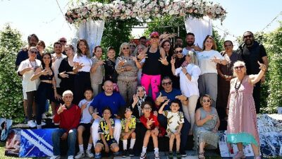 Tuğba Özay, her yıl geleneksel olarak düzenlediği hayran buluşmasını bu