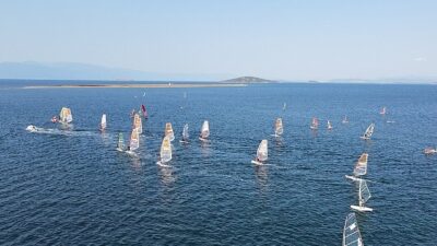 Ayvalık Belediyesi, yaz tatiline giren çocuklar için karne hediyesi niteliğinde