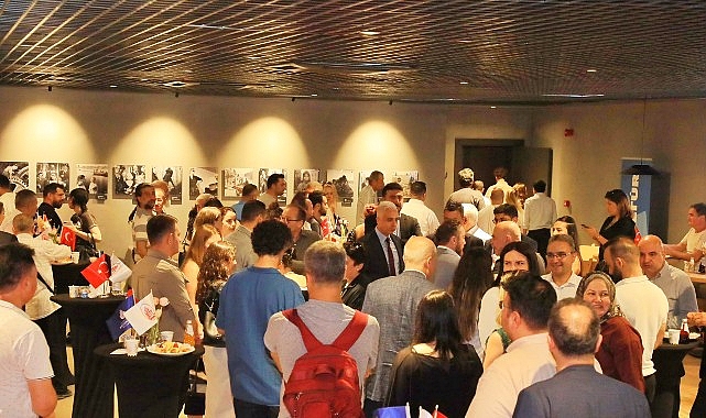 İBB bağlı kuruluşlarından İETT, usta sanatçılar Gani Müjde ve Ezel