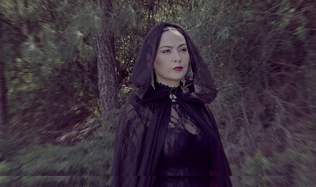 Yasemin Uğurlu, söz ve bestesi kendisine ait olan yeni şarkısı