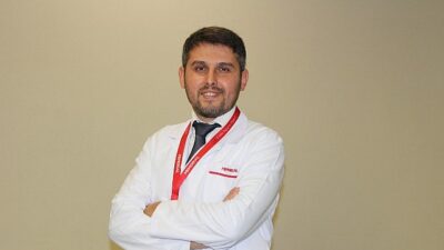 Yaz tatili çocuklar için oyun, deniz, havuz ve açık havada